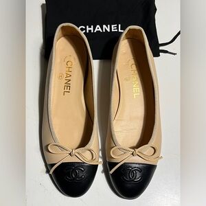 CHANEL Two-Tone Beige and Black Flats